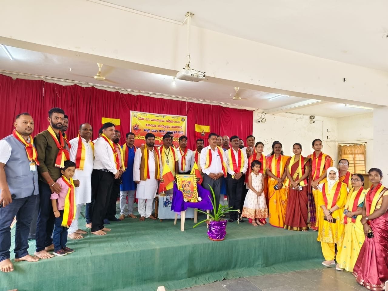 sapt_sagar's tweet card. It is unfortunate that organizations have to be formed for the survival of Kannada in the very land of Kannada: Suresh Jatti expressed regret.