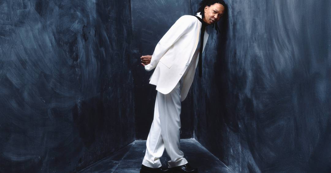 VEJA's tweet card. Cantor lança nesta terça, 11, 'Improviso', seu novo disco em que fala de relações amorosas de variados tipos e faz homenagens a Gal Costa e Michael Jackson