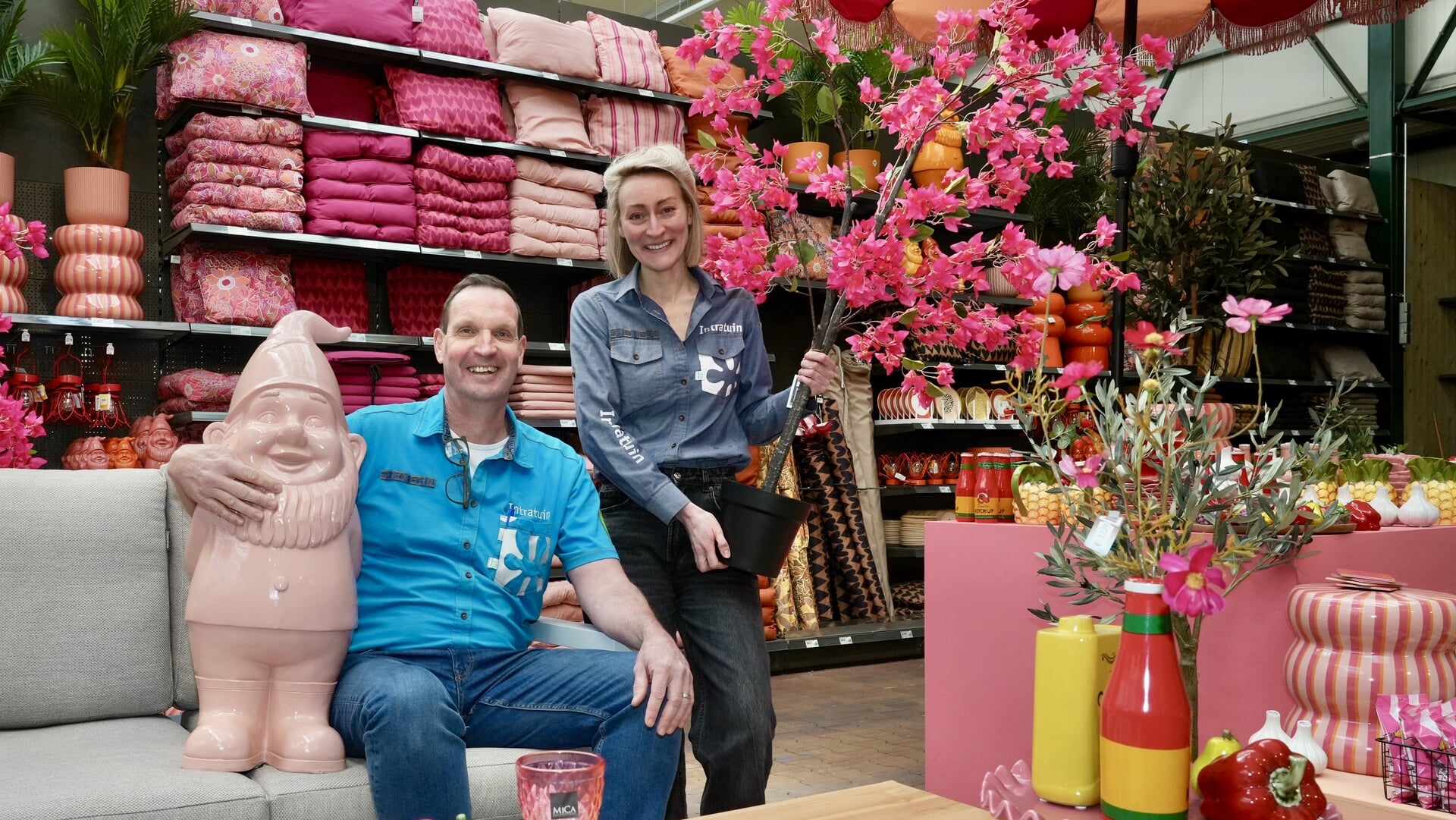 RoosRobbert's tweet card. Kijk je ook zo uit naar het voorjaar? Dan ben je bij Intratuin Zevenhuizen aan het juiste adres. In dit 16.000 m2 grote tuincentrum vind je alles voor je tuin, je huis en je dier en staat genieten...