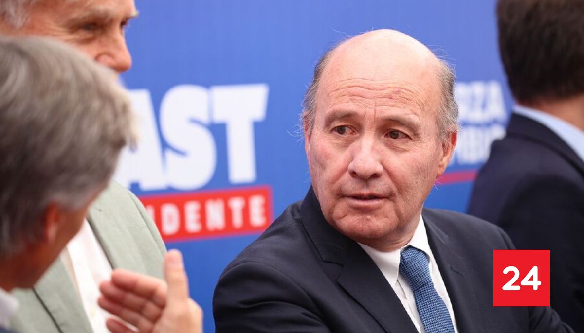 24HorasTVN's tweet card. "Es la reacción de una persona un poquito desesperada después de hace menos de 48 horas haber recibido la votación más baja que ha tenido de izquierda en el período democrático" dijo Jorge Quiroz.