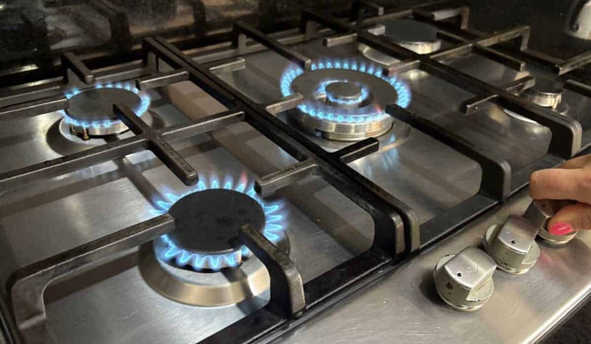 gustavotrianasu's tweet card. Si bien la canasta energética no fue el rubro que más aportó a la inflación, analistas indicaron que efectos de importar gas ya empezaron a verse reflejados.