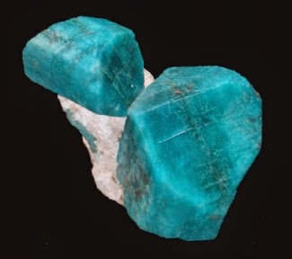 GeologyPage's tweet card. Chemical Formula: KAlSi3O8 Locality: Common world wide occurrences. Name Origin: From the Greek mikron - "little" and klinein - "to stoop." Microcline (KAl