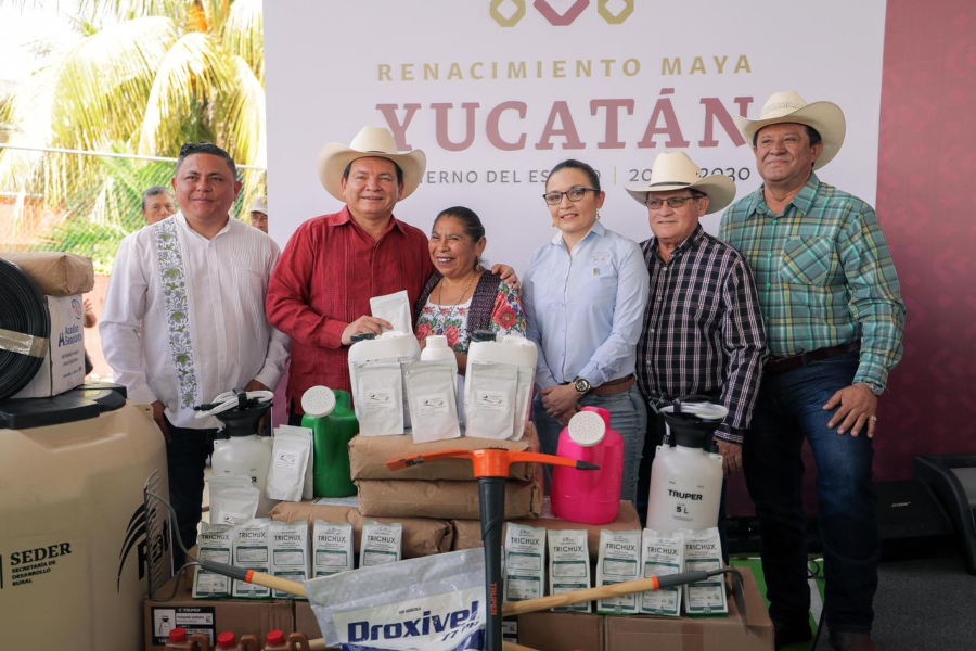 INFORMATYUC's tweet card. El gobernador Huacho Díaz anunció que en 2026 comenzará la intervención a la vía que va del entronque hacia Xhualtez, hasta Cenotillo. Espita, Yucatán, a 18 de noviembre de 2025.- El Gobernador...