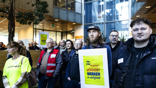 sypwynia's tweet card. Wynia's Week: Datum: 16 september 2025. Categorie: Centralisme, FNV, Overlegraden, Vakbonden. Auteur: Menno Tamminga. Artikel: De FNV vecht zichzelf de tent uit. De vakbond verspeelt zijn legitimit...