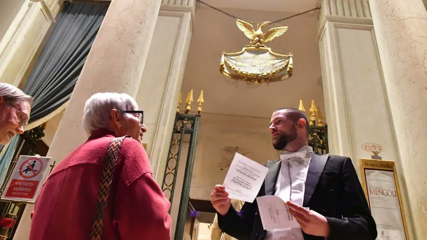 IsidoroFerrante's tweet card. Un grande teatro d’opera che dichiara di puntare su un direttore giovane si autodeclassa, dichiarando al mondo di non essere capace di attrarre un direttore affermato