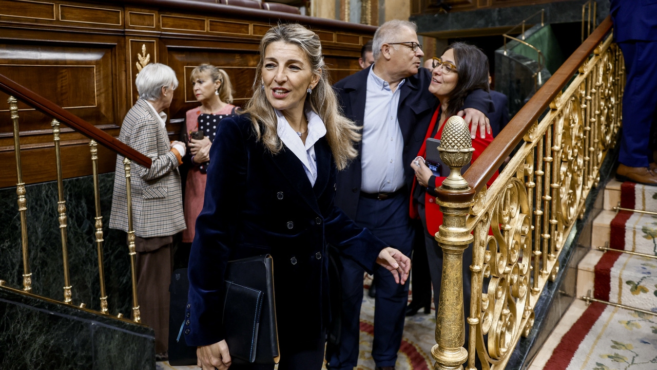 ComiteOracle's tweet card. El Ministerio de Trabajo negocia con patronal y sindicatos para aplicar nuevos derechos laborales para 2025. Además, prepara un plan de actuación con inteligencia artificial para controlar que las...