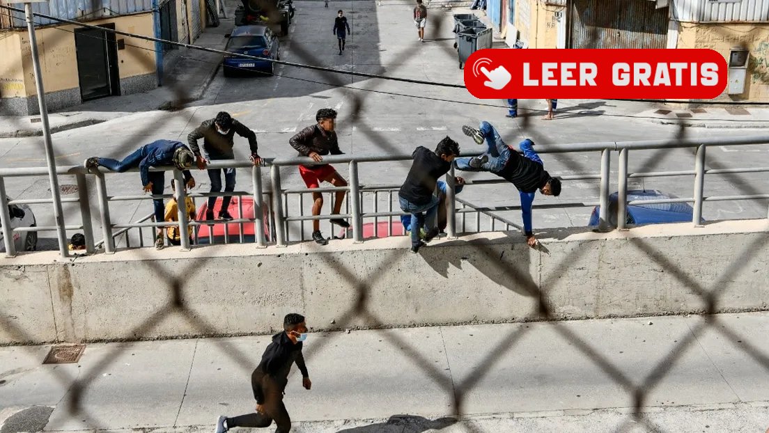 invadidos_com's tweet card. La Comunidad de Murcia comprará viviendas para menores inmigrantes con fondos europeos, y cerrará el centro de Santa Cruz por un acuerdo con VOX.