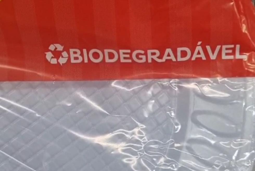 idec's tweet card. Biodegradáveis existem? Confira no texto e descubra!