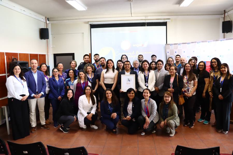 ladiscusioncl's tweet card. El Hospital de San Carlos Dr. Benicio Arzola Medina, fue reconocido internacionalmente a través de la Iniciativa Angels, la que distingue a establecimientos con buena respuesta en casos de paciente…