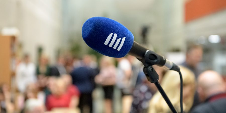 CRoPlus's tweet card. O budoucnosti tropických pralesů budou v Brně ve čtvrtek 16. října živě debatovat terénní bioložka a ekoložka Kateřina Sam, odbornice na tropické lesnictví Anna Kupec a greenfluencerka Eliška...