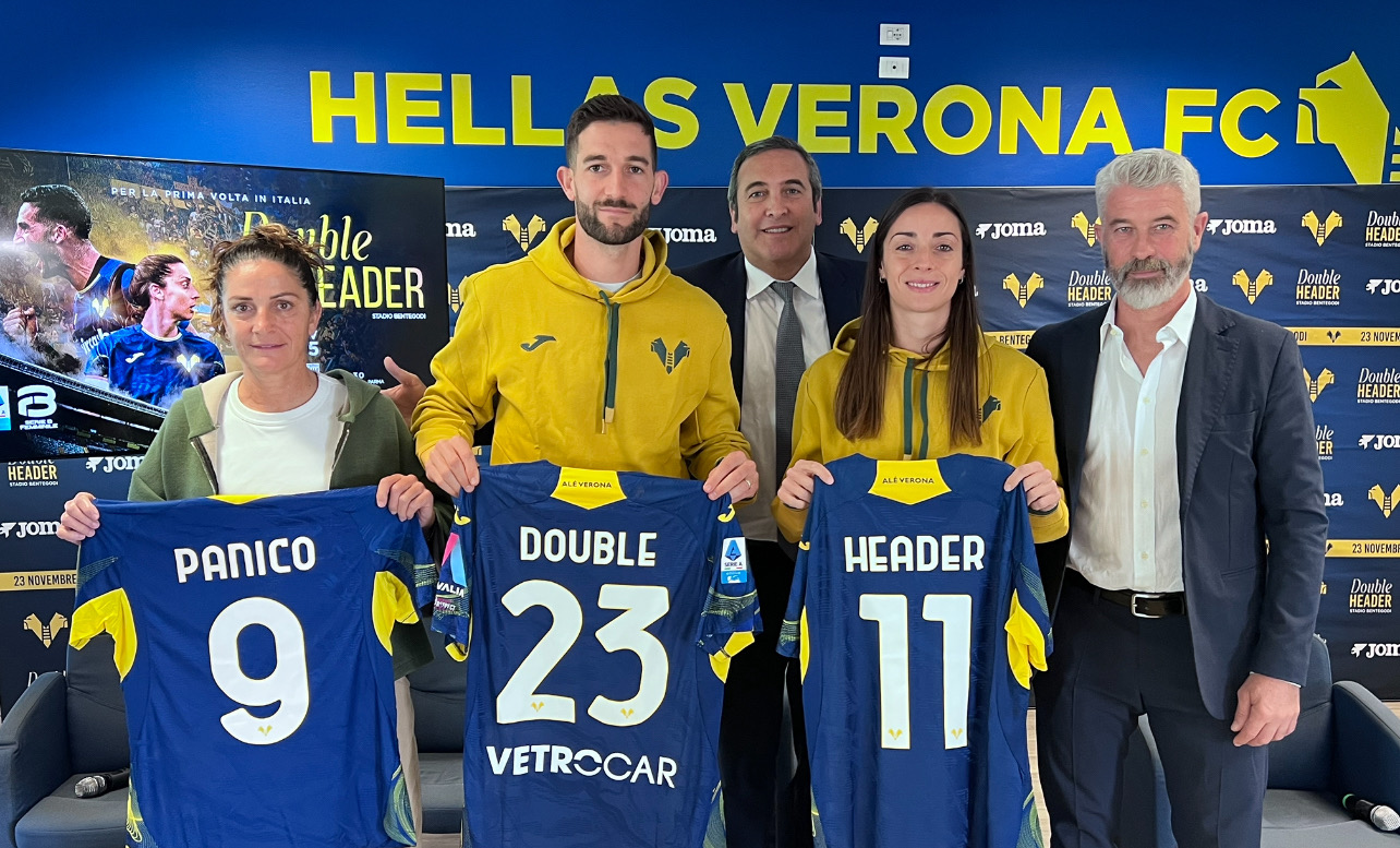 HellasLive's tweet card. Nella mattinata di oggi, martedì 11 novembre, si è tenuta allo stadio Bentegodi la conferenza stampa di presentazione dell'evento Double Header, che vedrà per la prima volta in Italia una Prima...