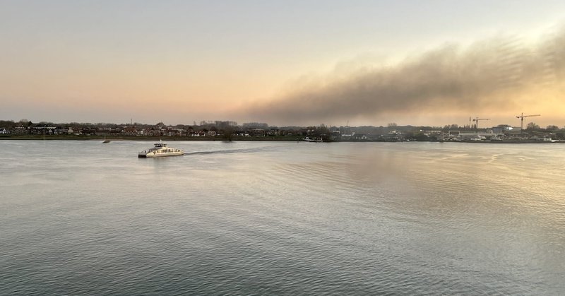 Brand in kas bij woning aan de Rivierdijk in Boven-Hardinxveld