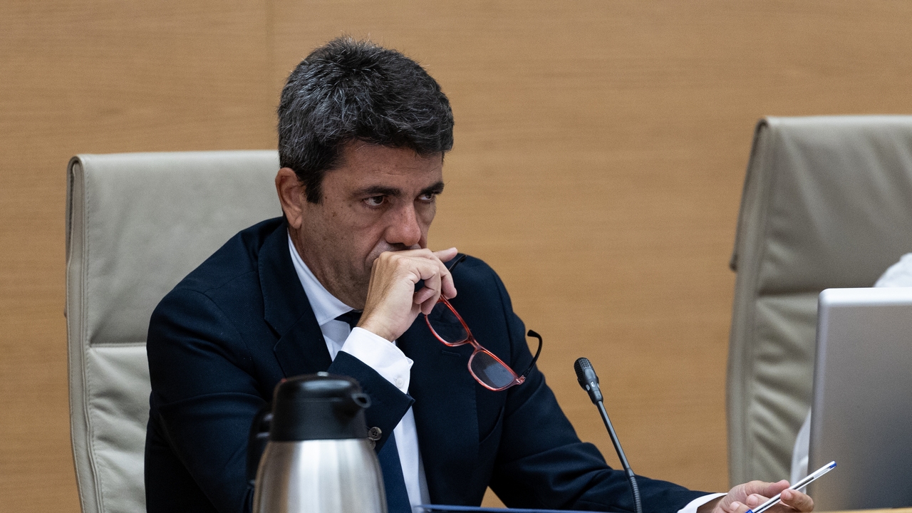 laSextaTV's tweet card. El contexto El ahora president saliente mantuvo una larga comida en el restaurante el día de la DANA, mientras los valencianos se ahogaban. El propietario del restaurante sitúa su salida entre las...