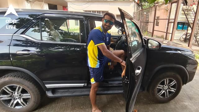 abpanandatv's tweet card. Indian Cricket Team Exclusive: ফের বাংলার জার্সিতে নামতে চলেছেন আকাশ। রঞ্জি ট্রফিতে বুধবার থেকে ইডেনে উত্তরাখণ্ডের বিরুদ্ধে ম্যাচ বাংলার। সেই ম্যাচে বঙ্গ বোলিং আক্রমণের অন্যতম ভরসা ডানহাতি পেসার।