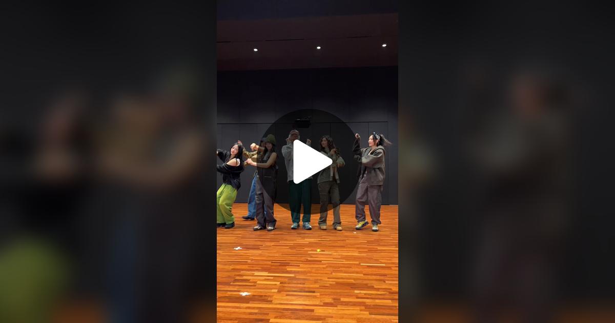 bts_bighit's tweet card. 5.1M likes, 29.6K comments. “Slow Dancing ₍₍ (ว 🐰 )ง ⁾⁾₍₍ (ง 🐻 )ว ⁾⁾”