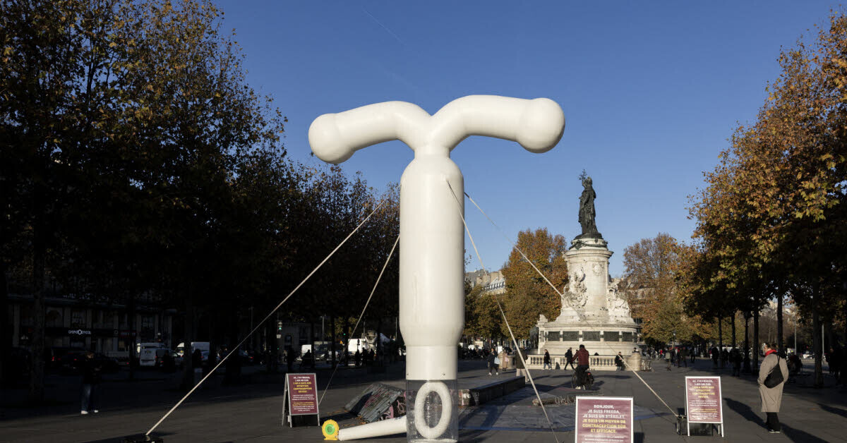 Le_Progres's tweet card. Paris. Pourquoi un stérilet géant a-t-il été érigé sur la place de la République ?