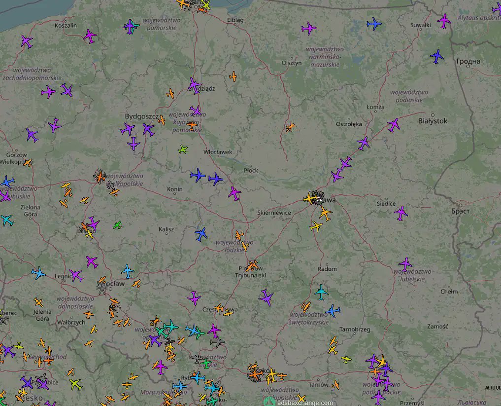 TechFuture_pl's tweet card. Awaria systemu zarządzania ruchem lotniczym 19 lipca 2025 – przełączenie na system zapasowy, możliwe opóźnienia lotów. Co warto wiedzieć jako pasażer.