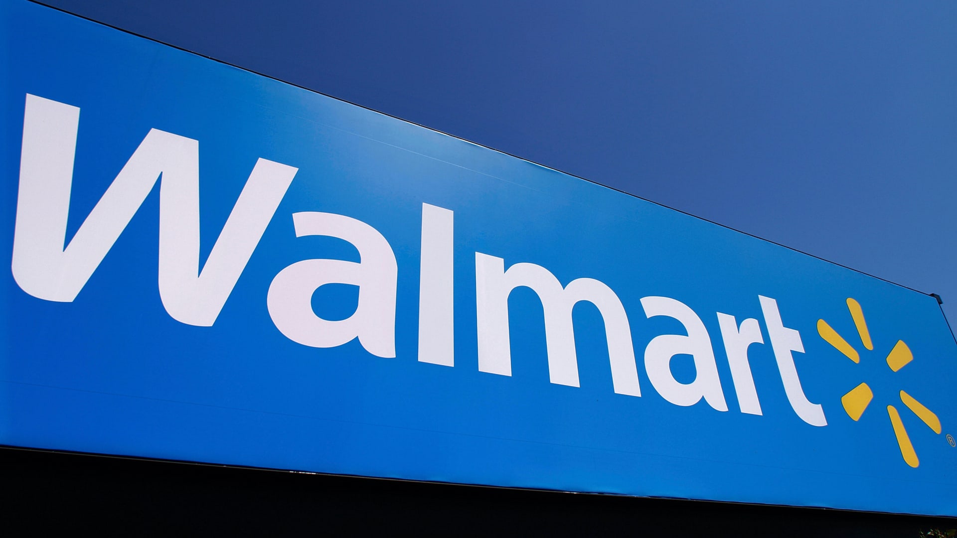 FastCompany's tweet card. Walmart announces plans to open 150 stores in next 5 years in a major expansion.