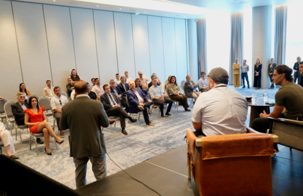 diarioepoca's tweet card. Una propuesta arquitectónica de alto estándar suma valor a la capital correntina. La previa a su inauguración dejó ver el impacto que tendrá en la vida urb