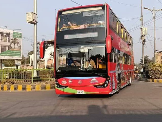 PPPKorangi1's tweet card. Sharjeel Memon says Sindh govt introducing new routes for EV buses, plans to launch an EV taxi service by December