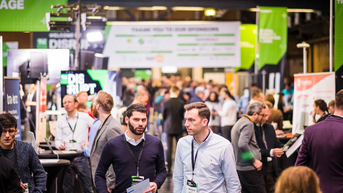 _DailyDoseMedia's tweet card. For one week only, TechCrunch Disrupt 2025 is offering a Founder Bundle deal. Save 15% on groups of 4–9 Founder Passes and get exclusive access to sessions designed to help startup founders scale...