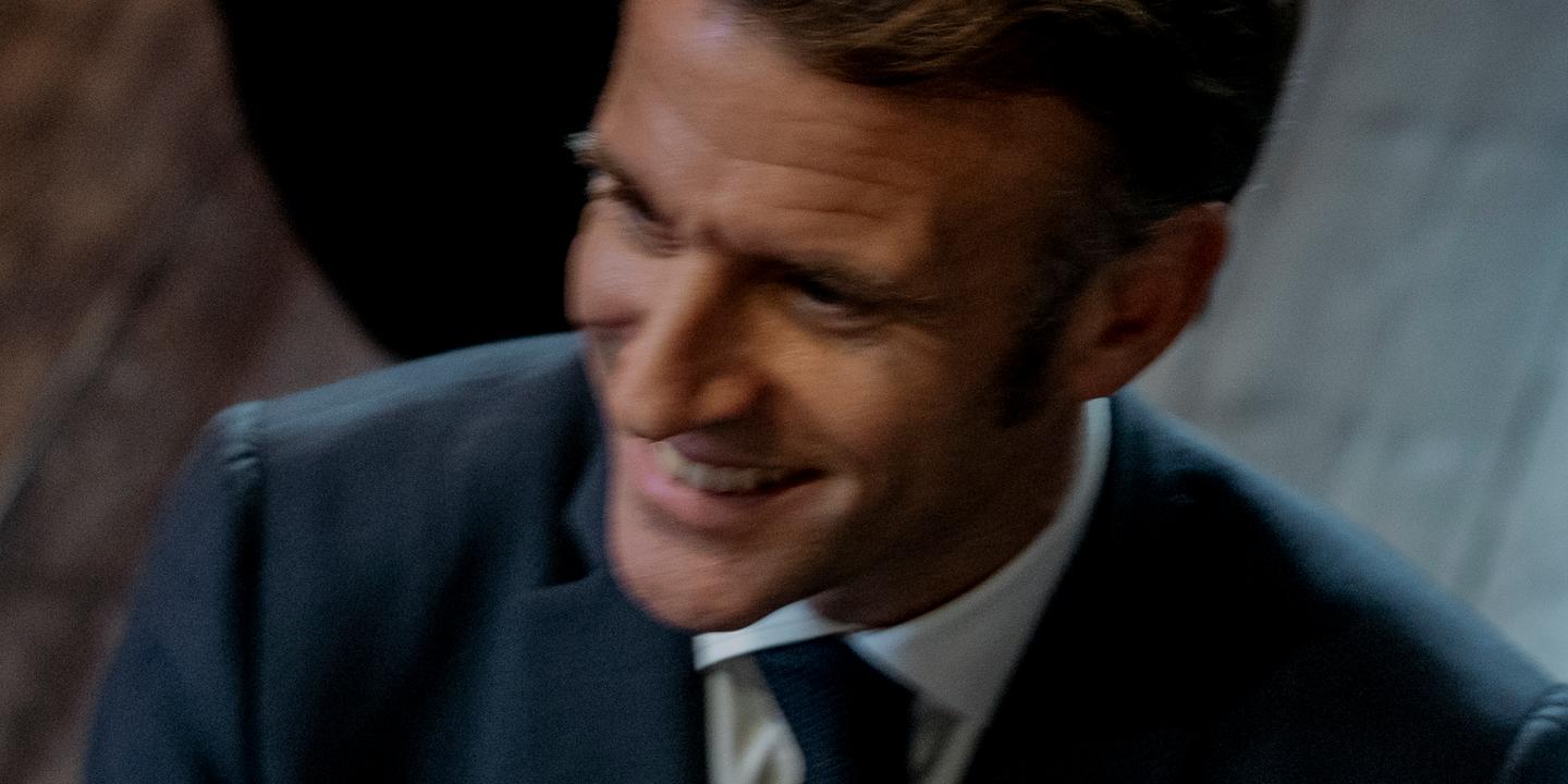 AchGutt's tweet card. Dans leur ouvrage à paraître le 13 novembre aux éditions Les Petits Matins, Denis Baranger et Olivier Beaud, spécialistes de droit politique et constitutionnel, mettent au jour les causes profondes...