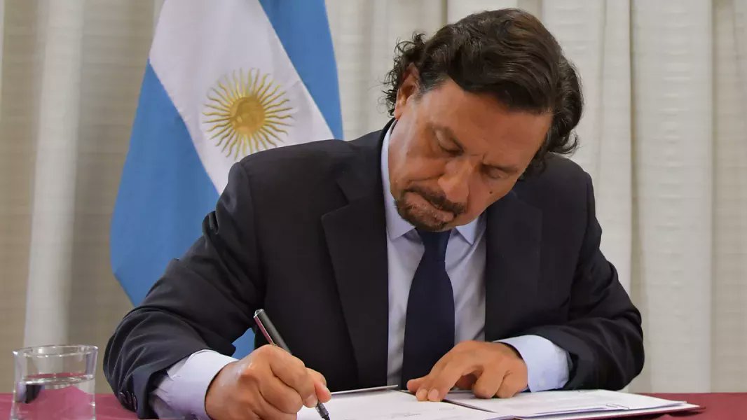 SDCSalta's tweet card. El proyecto reduce la organización administrativa y optimiza el funcionamiento y coordinación de las diferentes áreas de gobierno.