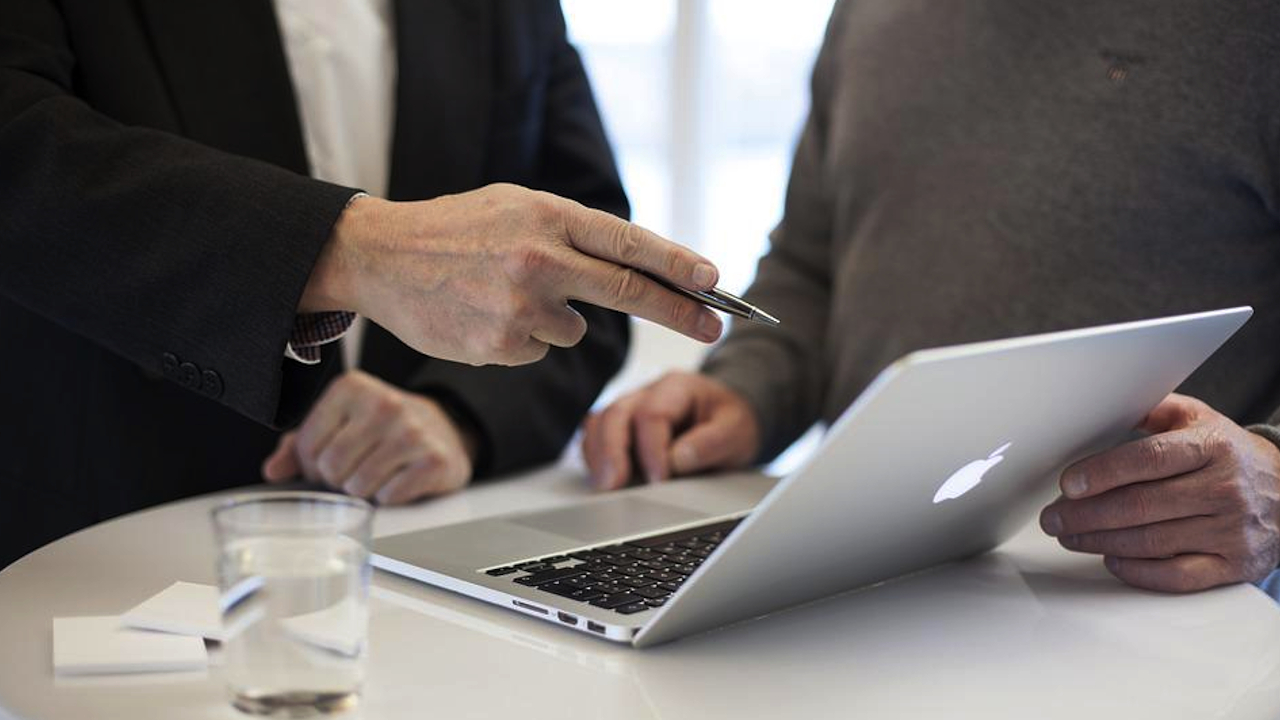 inwestycjepl's tweet card. Cyclomedia z siedzibą w Holandii – światowy lider branży geoinformacyjnej – ogłosił przejęcie spółki Smart Factor – wiodącego polskiego dostawcy usług smart city w obszarze inwentaryzacji pasa...