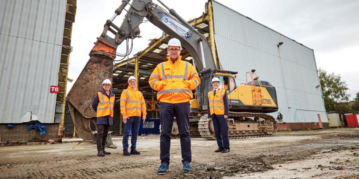 KaoDataDC's tweet card. Greater Manchester Mayor, Andy Burnham, visits the construction site of Kao Data’s new 40MW data centre, set to play a key role in his GM digital strategy over the next decade.