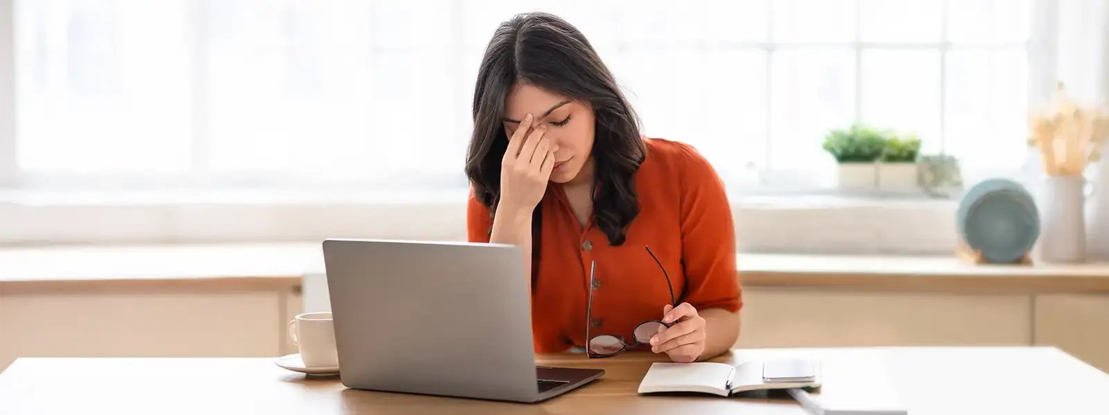 SimpleStratChat's tweet card. HubSpot should be easier than it is. So what gives? Try these 7 practical fixes to simplify your CRM, save time, and make HubSpot work for you.