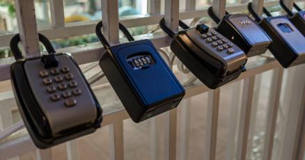 COSUAM's tweet card. En años recientes, el auge de los alquileres a corto plazo transformó el mercado de vivienda en Puerto Rico, generando debates sobre su impacto en las comunidades y el desplazamiento de residentes....