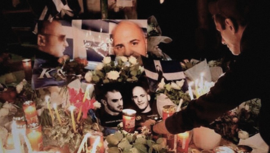 AthensEdition's tweet card. Εκατοντάδες Έλληνες εθνικιστές παρευρέθηκαν στο Νέο Ηράκλειο την 1η Νοεμβρίου, για να τιμήσουν τη μνήμη των δολοφονημένων εθνικιστών Γεώργιο Φουντούλη και Μανώλη Καπελώνη. Η συγκέντρωση τελέστηκε με...