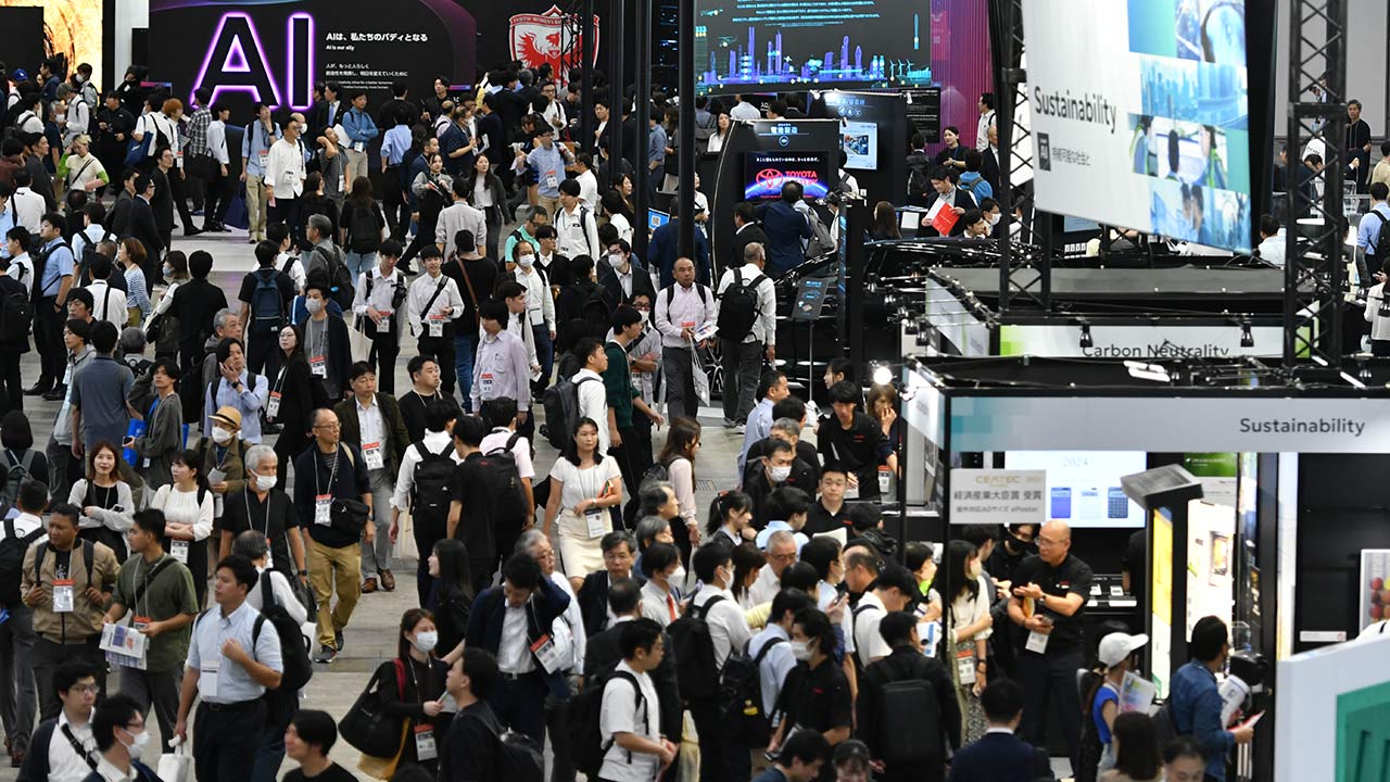 PronewsEditor's tweet card. 一般社団法人電子情報技術産業協会は、「CEATEC2024」（会期：2024年10月15日(火)～18日(金)｜会場：幕張メッセ）が閉幕したことを発表した。25回目の開催となった本年は、幅広い業界からの808社/団体による多彩な展示をはじめ、一般社団法人日本自動車工業会が主催する「JAPANMOBILITYSHOWBIZWEEK2024」との併催が実現したことで、産業の幅がより広がり、本年の...