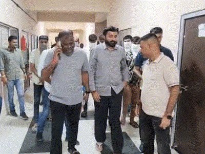 Divya_Bhaskar's tweet card. તલાલામાં ધ્રુવરાજસિંહ ચૌહાણ પર હુમલો કરી...