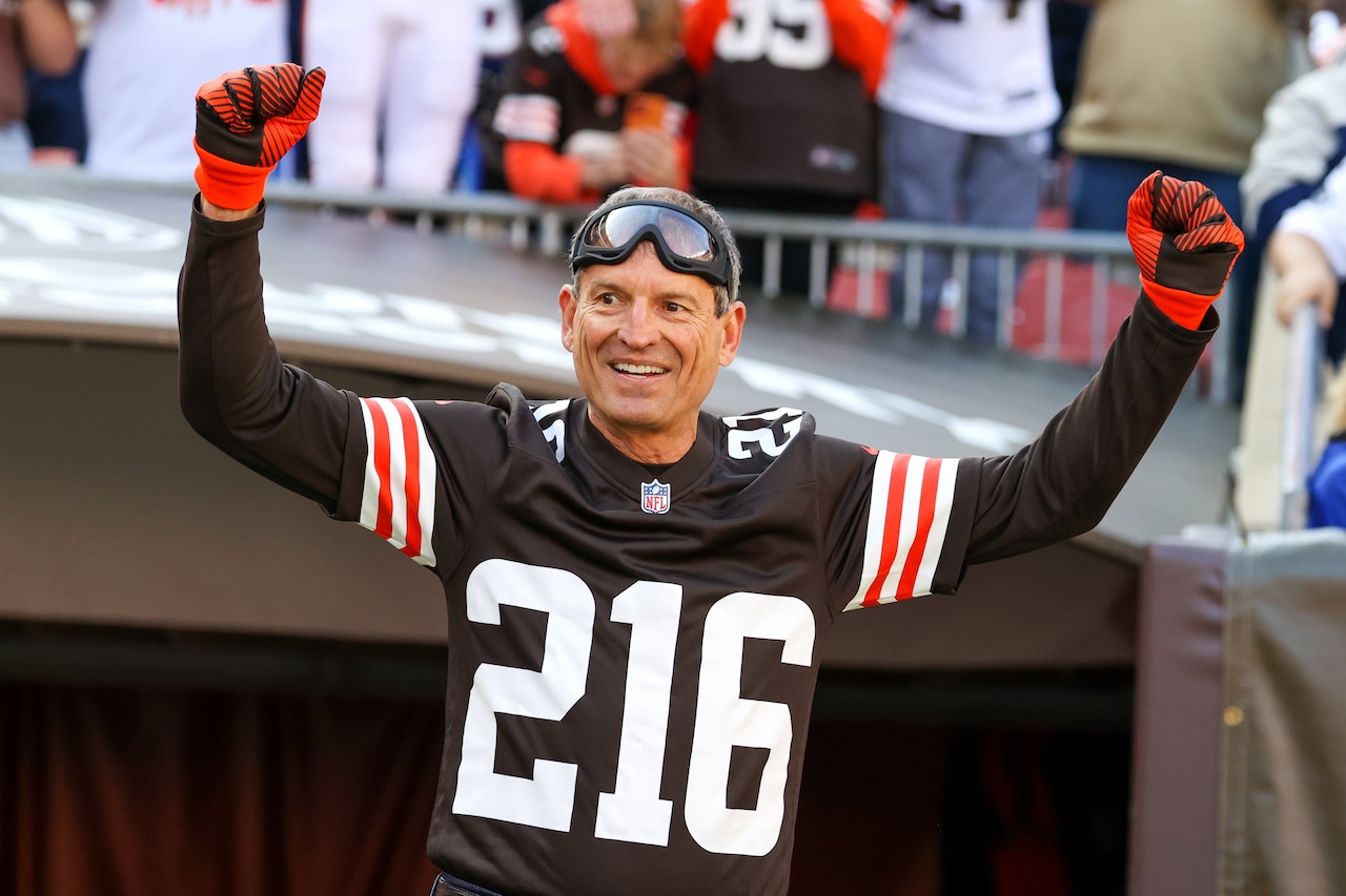 clevelanddotcom's tweet card. Cleveland Browns legendary quarterback Bernie Kosar shared another update from his hospital bed on Tuesday, one day after he underwent successful liver transplant surgery at University Hospitals.