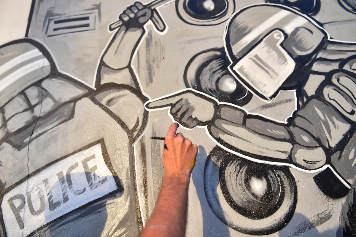 menalahy's tweet card. Déjà mise en cause dans ses enquêtes sur les blessures des « gilets jaunes », l’Inspection générale de la Police nationale est sous le feu des critiques après avoir dédouané les policiers dans la...