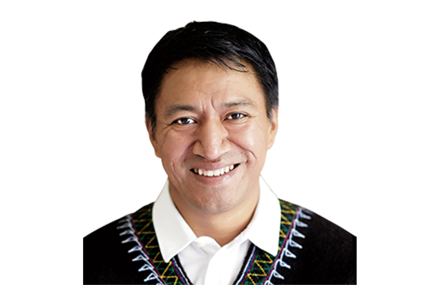 MarcosAntil's tweet card. Tres historias distintas, un mismo origen y un ideal visionario