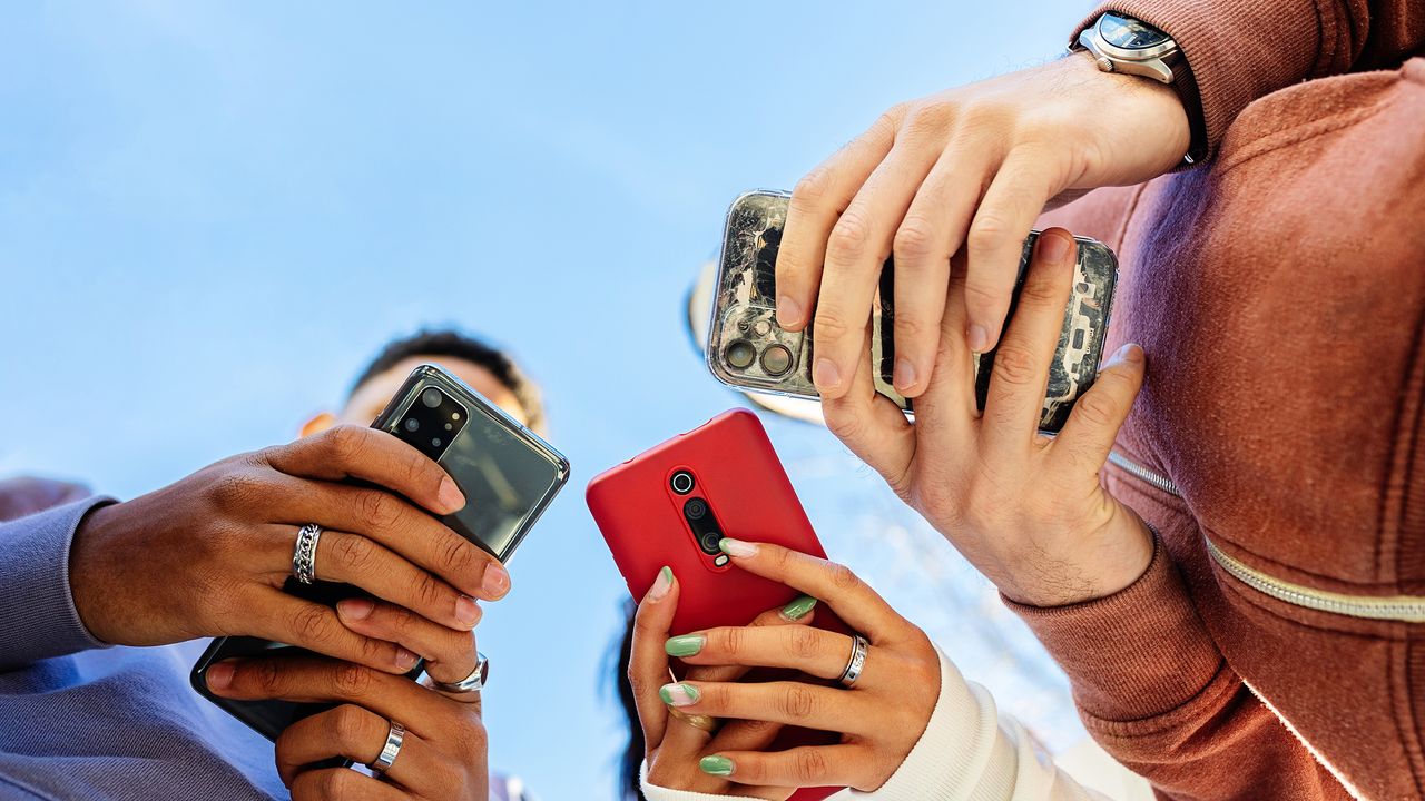 NewYorker's tweet card. “Appreciate you reaching out. I will get back to you as soon as I figure out whose unsaved number this is.”