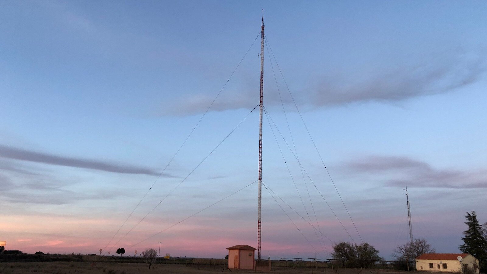 ruqui05's tweet card. Salvemos la Onda Media de RNE