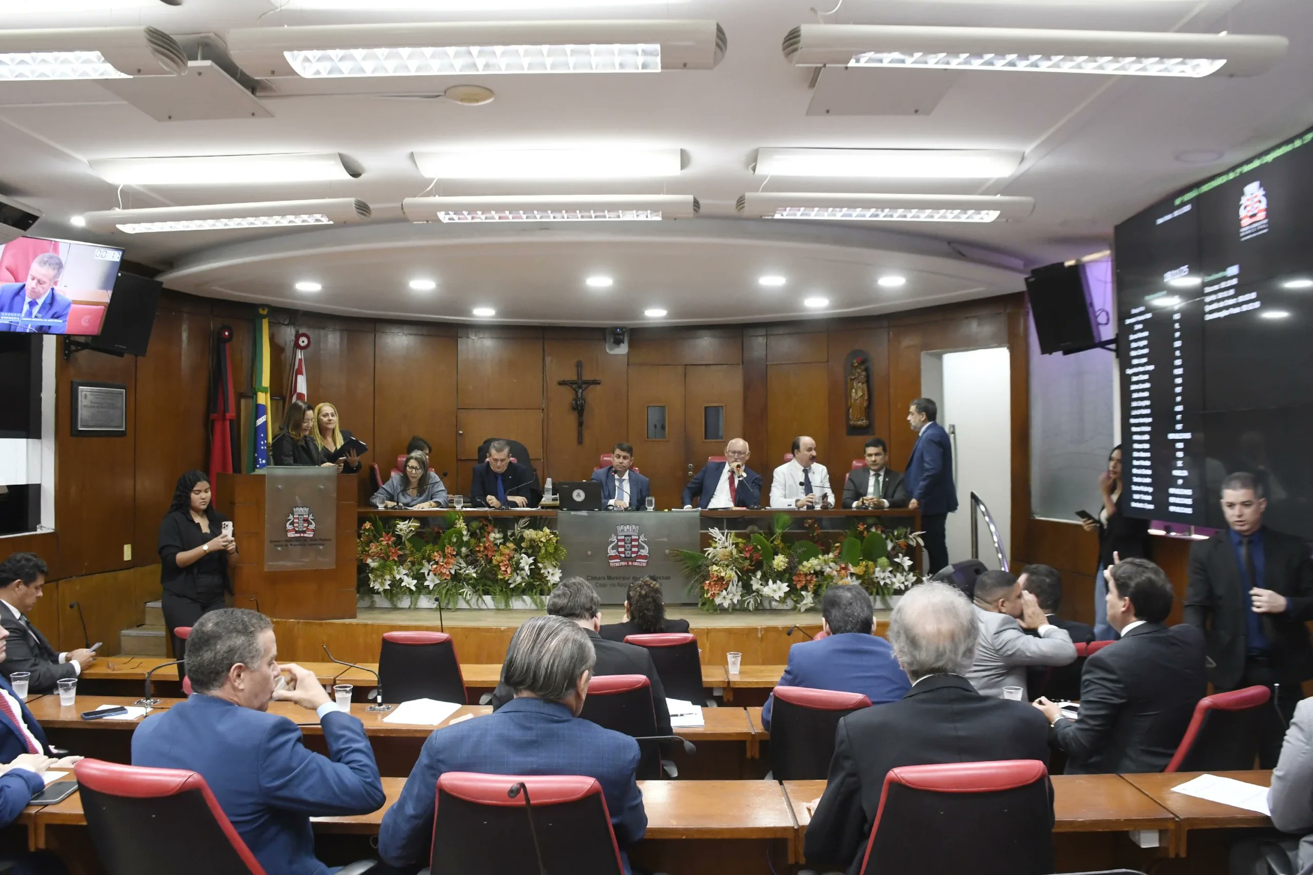 PoderParaiba's tweet card. CMJP)aprovou um projeto de lei que passa a exigir a apresentação de um atestado médico para a participação em corridas de rua