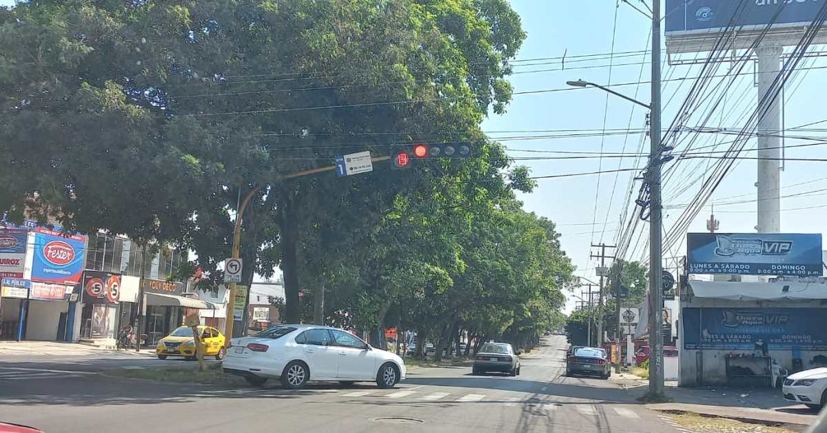 ComentarioUdeC's tweet card. El Ayuntamiento de Colima, que encabeza Riult Rivera, avanza en la modernización del sistema de semáforos instalados en las principales avenidas de la ciudad capital, particularmente en la...