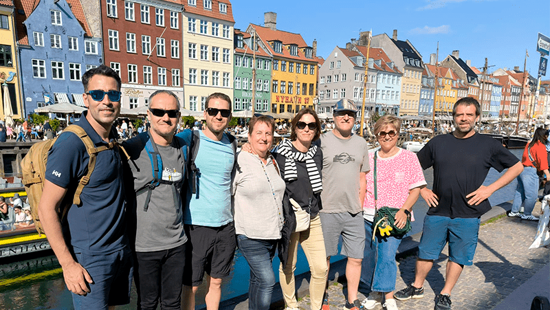 LaSalleManlleu's tweet card. La Salle Manlleu visita escoles i empreses a Dinamarca per impulsar nous projectes Erasmus+. Una aposta per la internacionalització i la formació professional de qualitat.