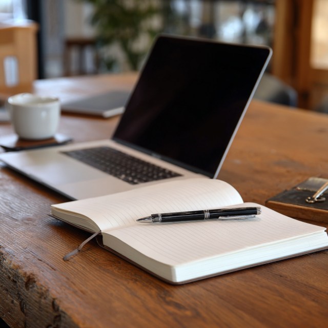 mj51day's tweet card. Some say writing with AI feels like cheating or that it makes creativity “soulless.” I see it differently. Curiosity has always driven human creativity, from quills to keyboards to algorithms. In t…