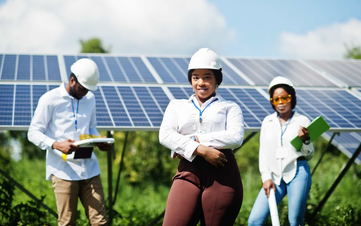 Locavesting's tweet card. Three years after President Biden's Justice40 directive promised to prioritize underserved communities and reimagine federal spending, communities are stepping up to create good jobs, reduce pollut...