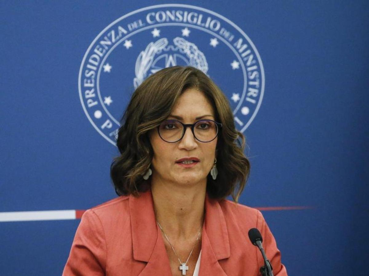 Corriere's tweet card. Emendamento presentato da Lotito (Forza Italia) e Mariastella Gelmini (Noi Moderati). Destinato alle famiglie con Isee sotto i 30mila euro.