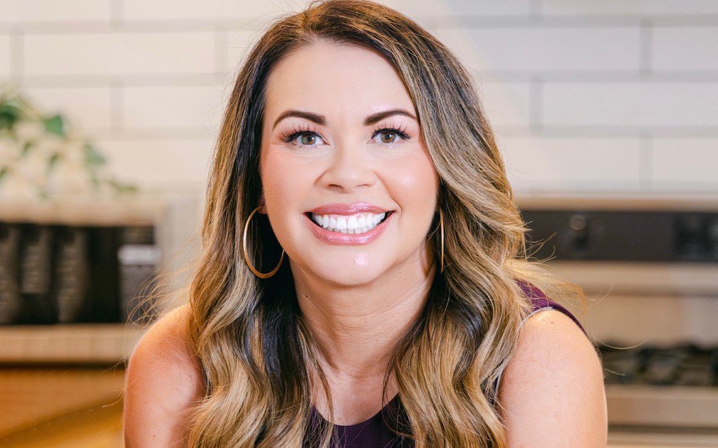 FWincmag's tweet card. Maria Mason is the archetype of a self-made entrepreneur and with a message: You can achieve, and a great starting point is TCU. She is the school's new president of its National Alumni Board.