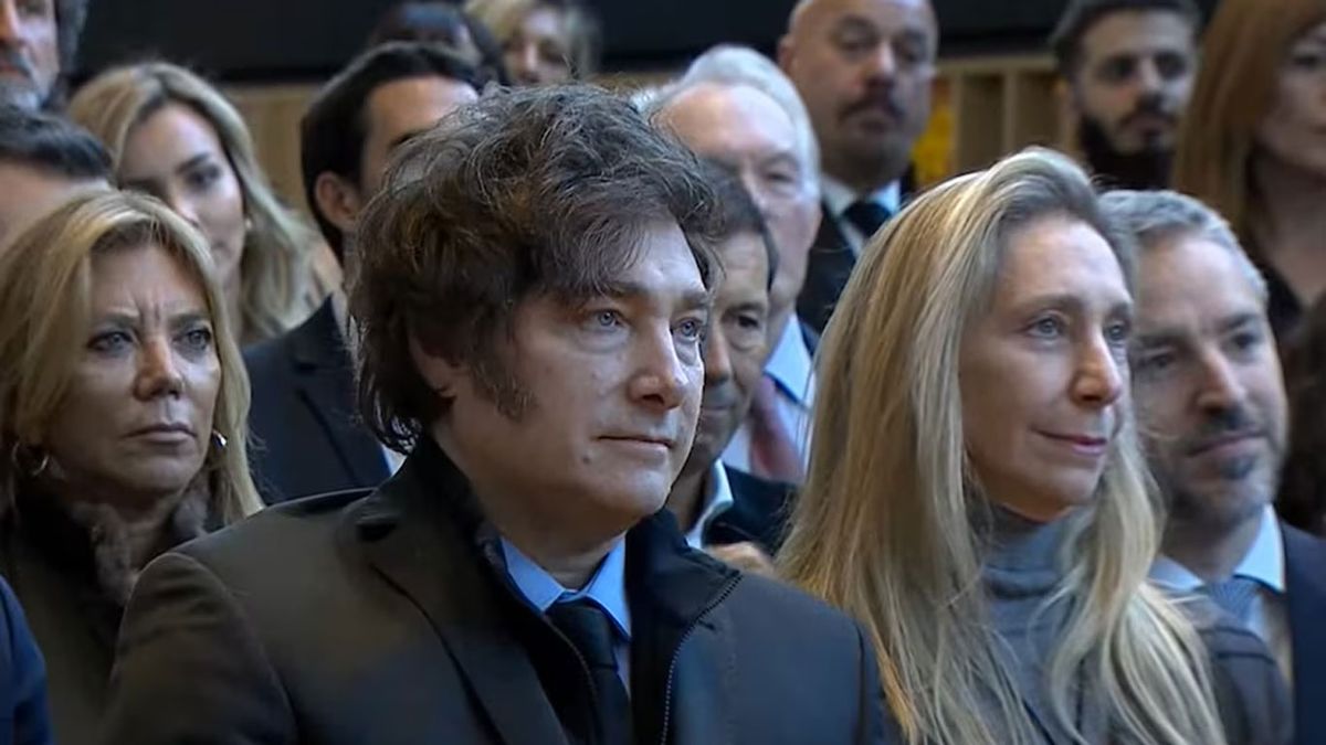 U24noticias's tweet card. El lapsus de Javier Milei se dio en un clima de tensión por el escándalo de coimas en la ANDIS. No hizo referencias directas a ese tema. No ingresó la prensa.