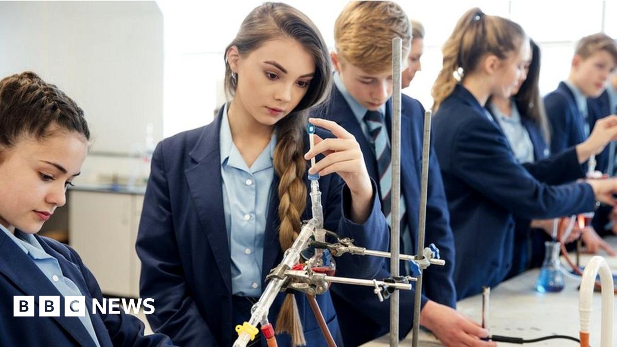 DrDavidBoyce's tweet card. From 2025, physics, chemistry and biology will no longer be offered as separate GCSE subjects.