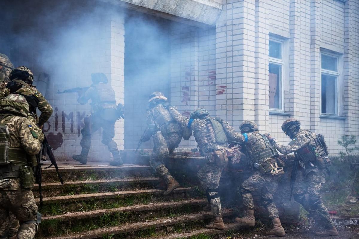 saqw3r's tweet card. Всім привіт! Я не часто прошу про допомогу. Але тут потрібна допомога не мені, а моєму другові, який з перших днів пішов добровольцем захищати нашу з вами країну після ескалації 24 лютого 2022 року....