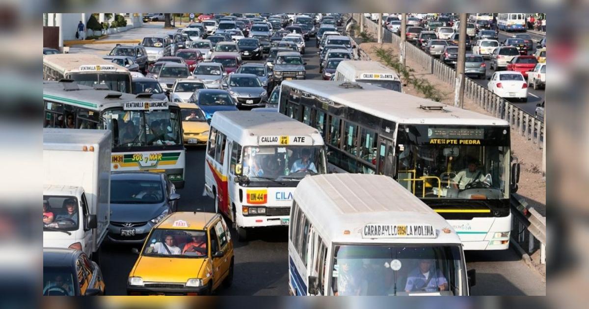 socioperiodismo's tweet card. El tráfico limeño: somos eso, por René Gastelumendi